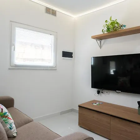 Apartment The Shoebox -stylish & Cosy House